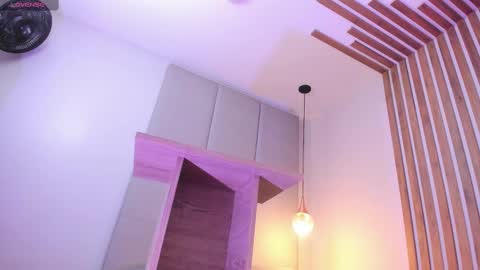           online show from March 3, 3:54 pm