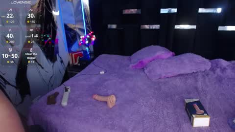 alison_marr online show from April 10, 8:24 pm