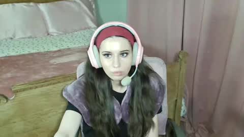 Alison Fields online show from February 13, 1:09 am