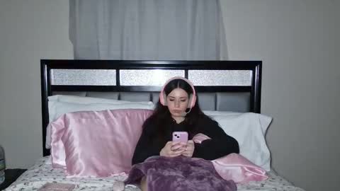 Alison Fields online show from May 27, 1:57 am