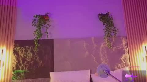 Mia online show from December 22, 3:41 pm