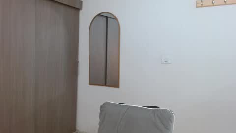 alix online show from December 14, 2:29 am