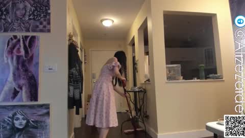 Snapshot of alizezaide chatting on October 9, 10:04 pm Alize Zaide online show from October 9, 10:04 pm
