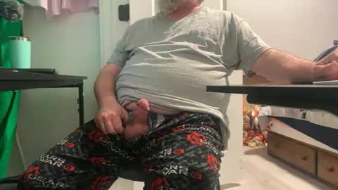 Allergictolove online show from November 15, 6:31 pm