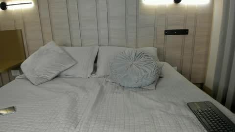 Allison whitee online show from April 23, 4:09 am