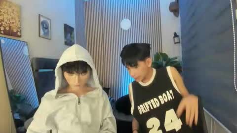 kim and josh online show from November 12, 7:05 pm