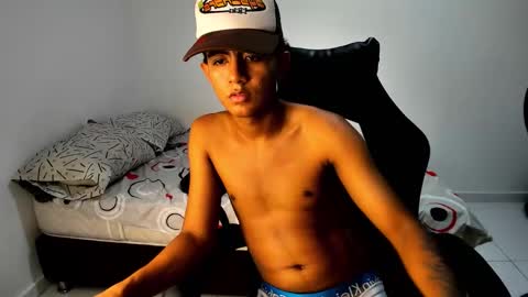 Snapshot of alluringangel0 chatting on September 16, 5:10 am alluringangel0 online show from September 16, 5:10 am