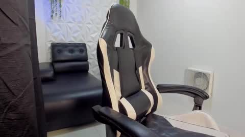 alluringangel01 online show from December 1, 1:47 am