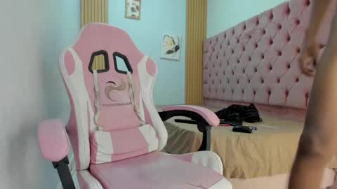 alluringangel01 online show from November 6, 4:15 am