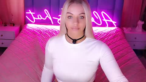 AlwaysHot online show from March 22, 2:15 am