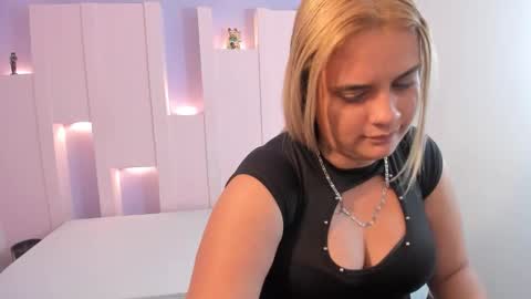 allysonbell8 online show from November 15, 3:19 am