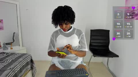 Snapshot of almasaennz chatting on January 23, 8:45 pm   online show from January 23, 8:45 pm