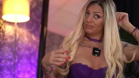 Alma online show from December 14, 10:49 pm