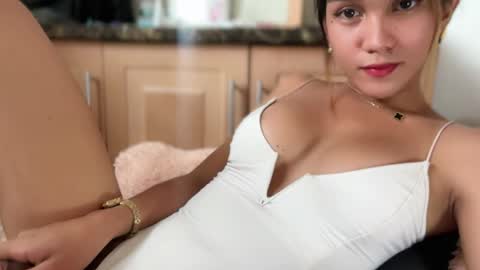 larah online show from March 13, 4:27 am