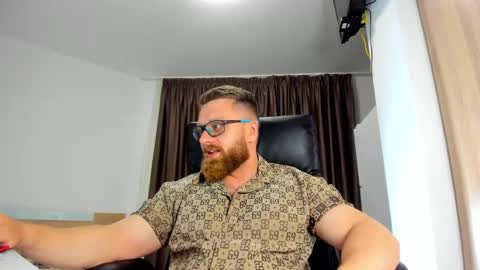 Alphaalexxx Lets reach Me 100 thumbs up online show from June 5, 4:45 pm