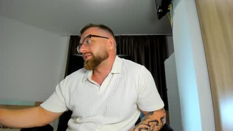 Alphaalexxx Lets reach Me 100 thumbs up online show from June 20, 6:03 pm
