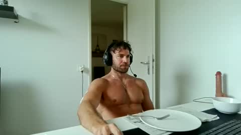 alphah_hunk online show from April 20, 1:58 pm