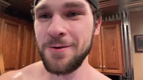 Snapshot of alphazack14 chatting on February 2, 12:40 am alphazack14 online show from February 2, 12:40 am