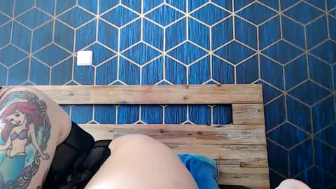 Lily online show from April 2, 9:05 am