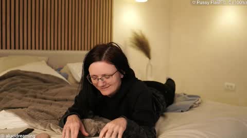 Snapshot of alucidreaming chatting on October 5, 7:43 pm Lucid Dreaming online show from October 5, 7:43 pm