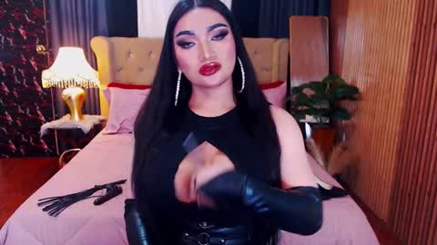 Alura Jhenson online show from February 14, 4:15 am