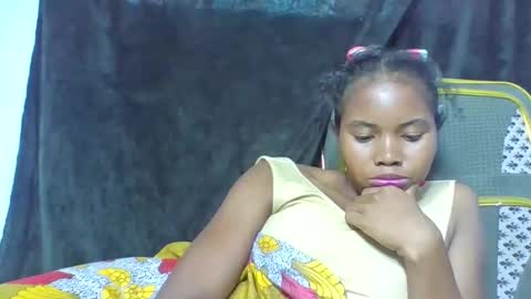 alydie7 online show from April 13, 8:18 am