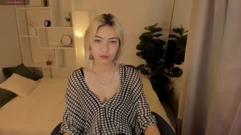 Snapshot of alysiasun chatting on October 22, 1:57 pm Alysia online show from October 22, 1:57 pm
