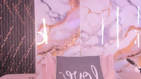 alyson__a online show from April 22, 1:07 pm