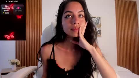 alyssabeauty_ online show from April 24, 9:17 pm