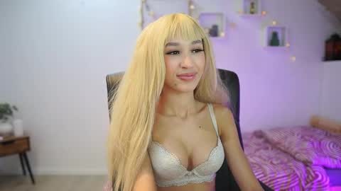 Amai  Liu online show from November 28, 7:32 pm