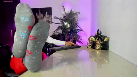 Snapshot of amaia_bushida chatting on October 6, 2:18 am anny online show from October 6, 2:18 am