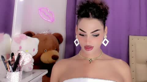 amal_baddel_ online show from May 15, 11:01 pm