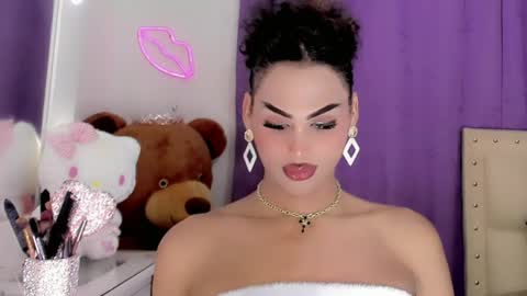 amal_baddel_ online show from May 15, 11:45 pm