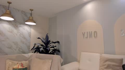 Amalia cruss online show from December 22, 11:44 pm