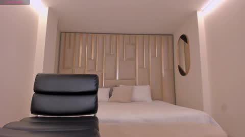 Amalia cruss online show from April 23, 8:43 pm