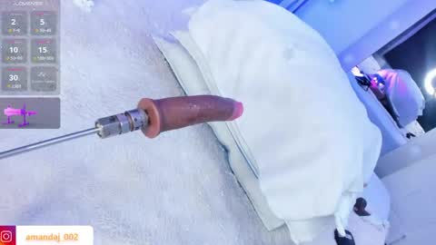 amandajoness  online show from April 18, 7:58 pm