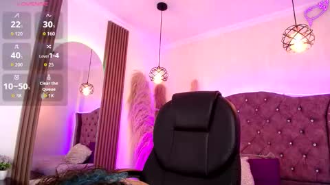 amara_davis1 online show from September 18, 11:25 am