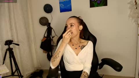 Amara Fey online show from April 23, 12:29 am