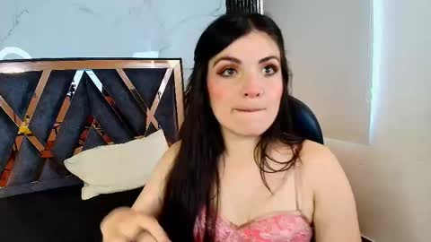 Amara Vega  online show from November 1, 1:43 pm