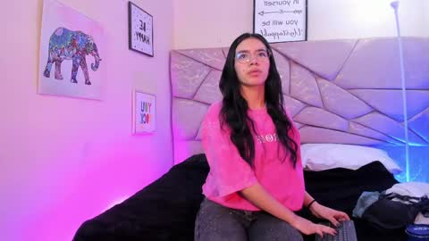 amara velle  online show from April 6, 1:01 pm