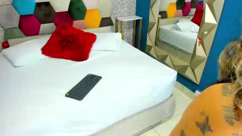 Snapshot of amarantha_hans chatting on February 19, 7:48 pm amarantha_hans online show from February 19, 7:48 pm