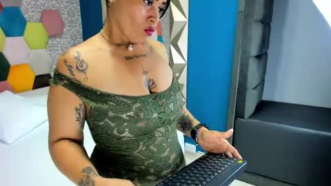 Snapshot of amarantha_hans chatting on February 21, 7:43 pm amarantha_hans online show from February 21, 7:43 pm