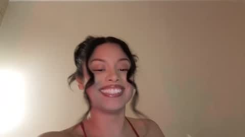 amaya_floress online show from March 20, 10:20 am