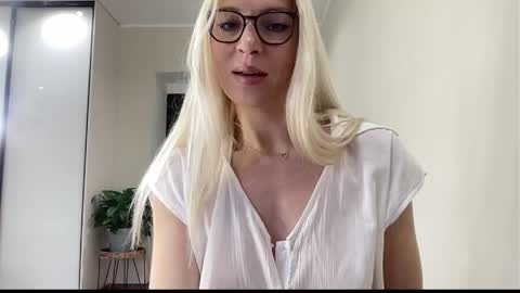 Kelly online show from May 24, 6:53 am