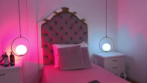 Sara online show from December 5, 11:30 am