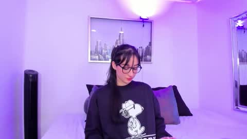 ambar_bloom online show from March 10, 3:38 pm