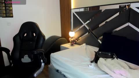 Ambar Ross online show from March 18, 12:33 pm