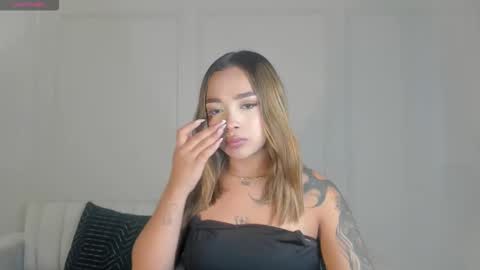 ambarowens online show from December 3, 3:40 am