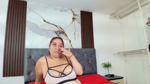 amber__lee01 online show from June 2, 12:29 pm