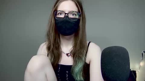 Amber non-nude model online show from December 5, 6:01 am